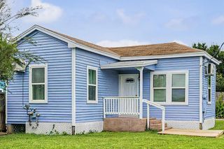 5813 Avenue S 1/2, Galveston, TX 77551