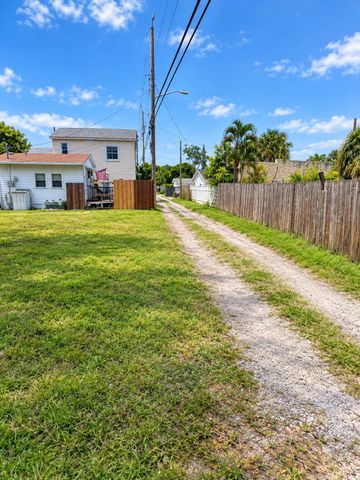424 N J Street, Lake Worth Beach, FL 33460