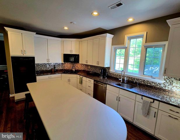 553 ELLINGTON CT, Ambler, PA 19002