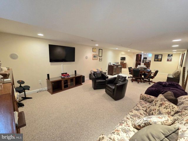 553 ELLINGTON CT, Ambler, PA 19002