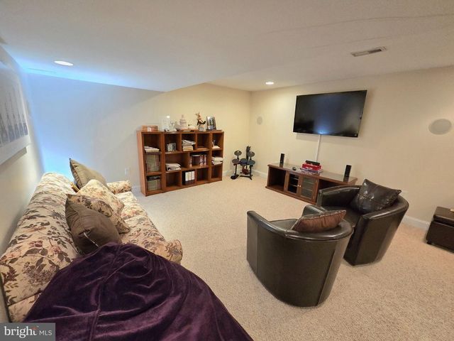 553 ELLINGTON CT, Ambler, PA 19002