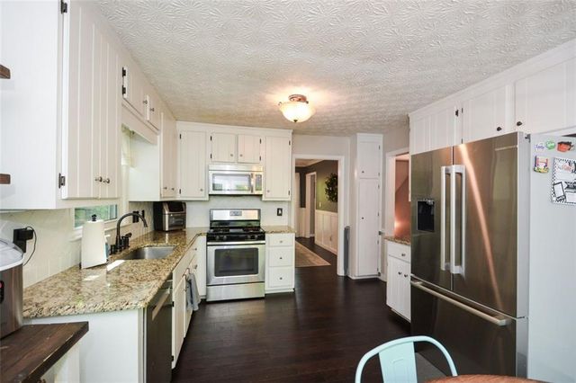 304 Cacique Court, Woodstock, GA 30188