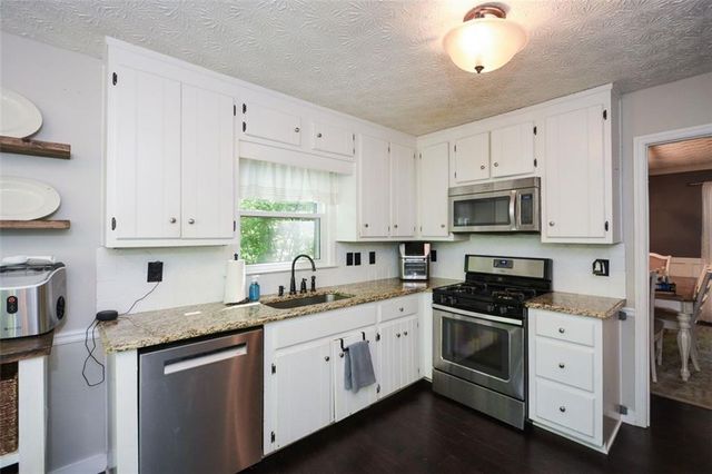 304 Cacique Court, Woodstock, GA 30188