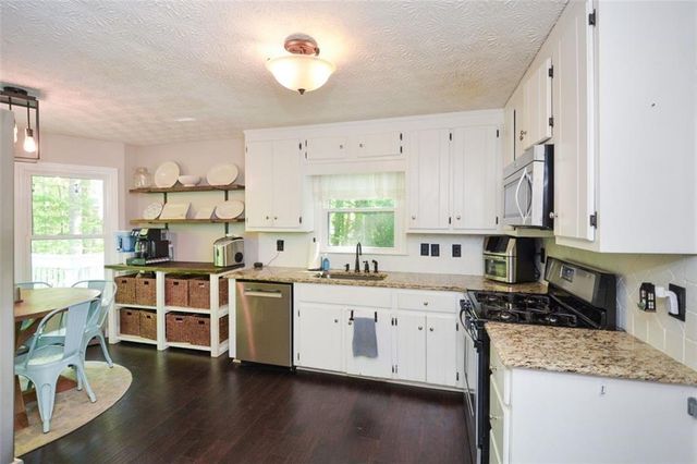 304 Cacique Court, Woodstock, GA 30188