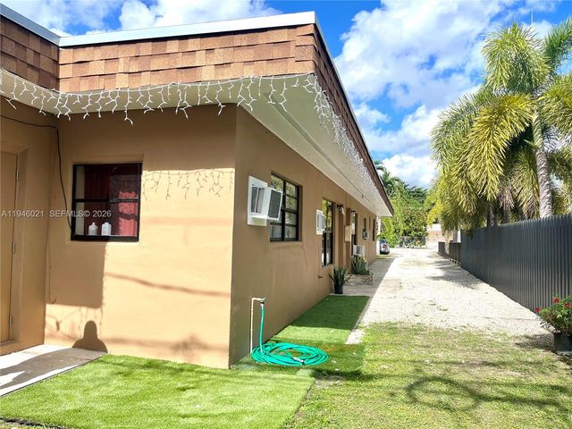 645 NW 1st St, Florida City, FL 33034