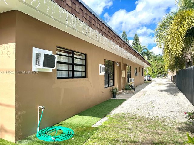 645 NW 1st St, Florida City, FL 33034