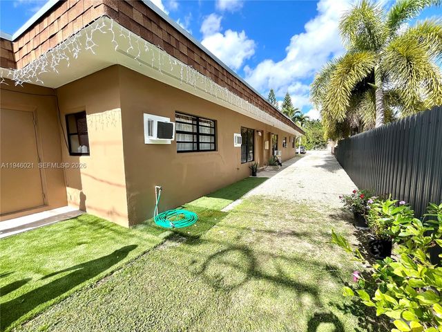 645 NW 1st St, Florida City, FL 33034