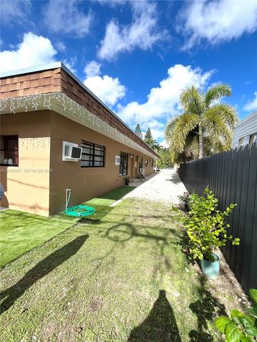 645 NW 1st St, Florida City, FL 33034