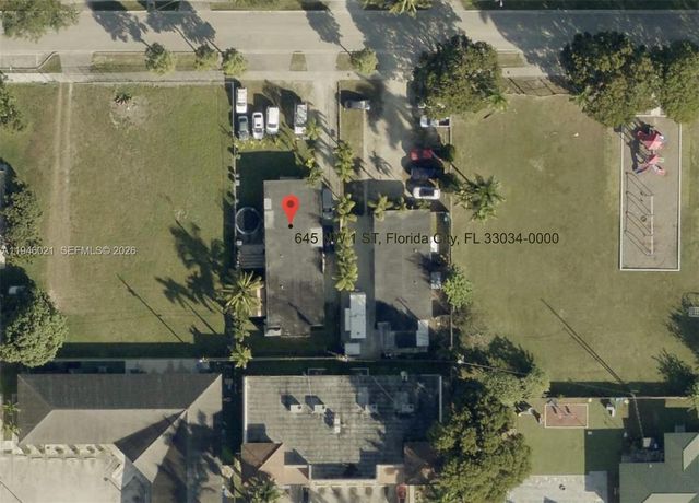 645 NW 1st St, Florida City, FL 33034