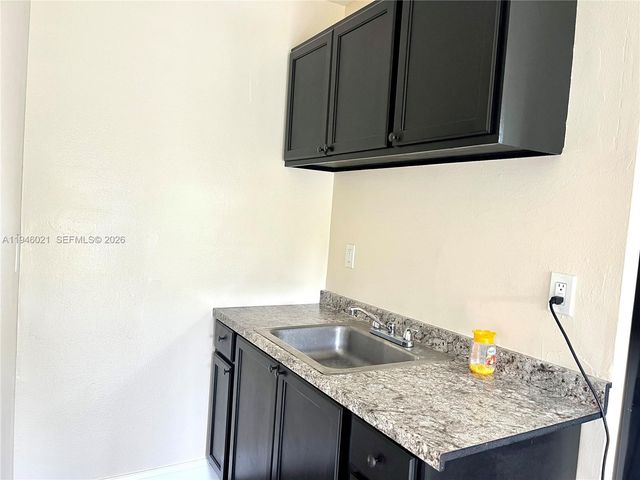 645 NW 1st St, Florida City, FL 33034