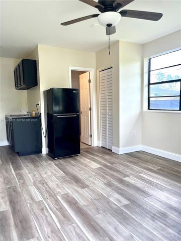 645 NW 1st St, Florida City, FL 33034