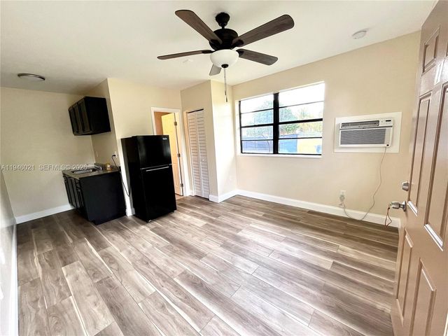 645 NW 1st St, Florida City, FL 33034