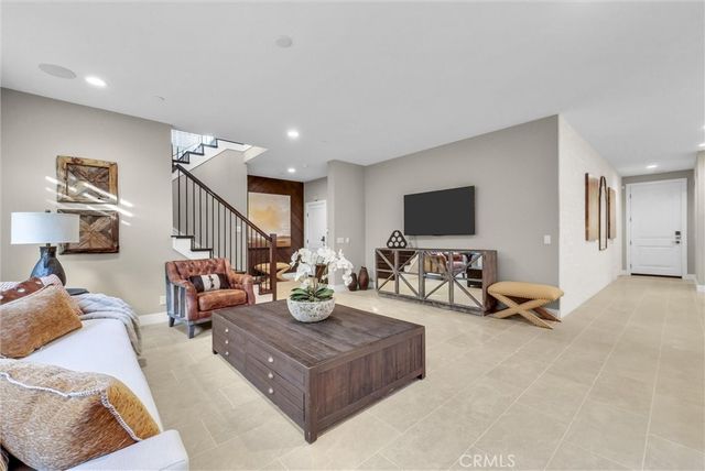 1164 Portola Oaks Dr, Lake Forest, CA 92610
