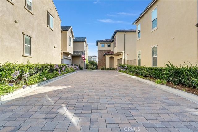 1164 Portola Oaks Dr, Lake Forest, CA 92610