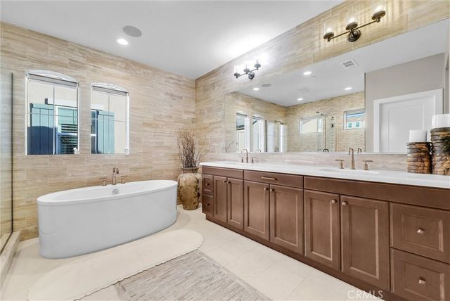 1164 Portola Oaks Dr, Lake Forest, CA 92610