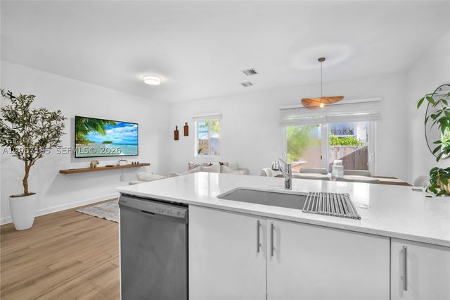 5075 SW 37th St, Pembroke Park, FL 33023