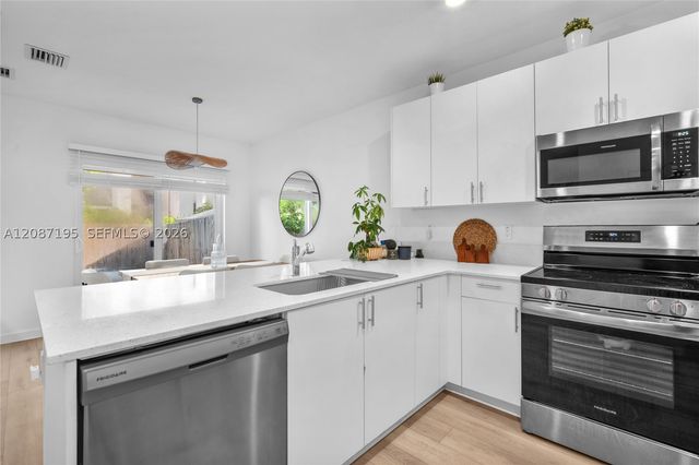 5075 SW 37th St, Pembroke Park, FL 33023