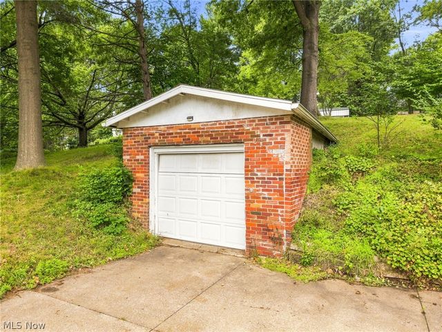 543 Winesap Avenue SW, North Canton, OH 44709