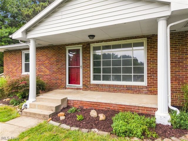 543 Winesap Avenue SW, North Canton, OH 44709