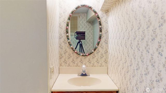 1533 NE Tagholm Road, Poulsbo, WA 98370