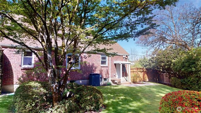 1533 NE Tagholm Road, Poulsbo, WA 98370