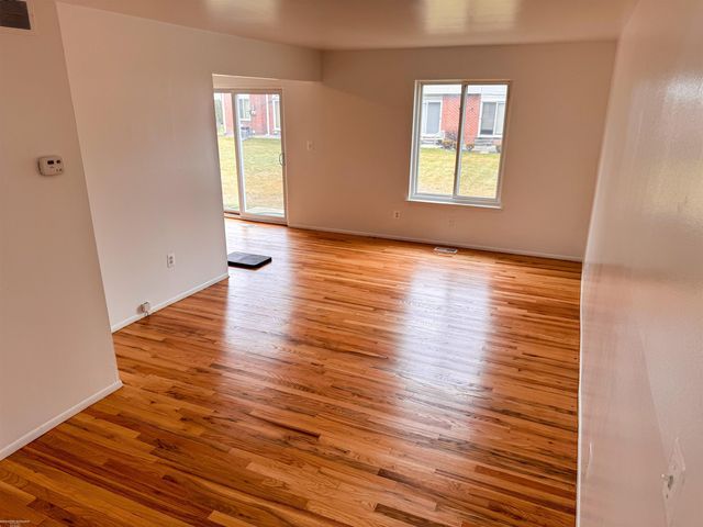 8653 Sterling Street, Center Line, MI 48015