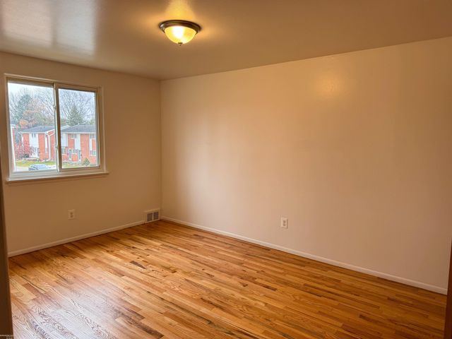 8653 Sterling Street, Center Line, MI 48015