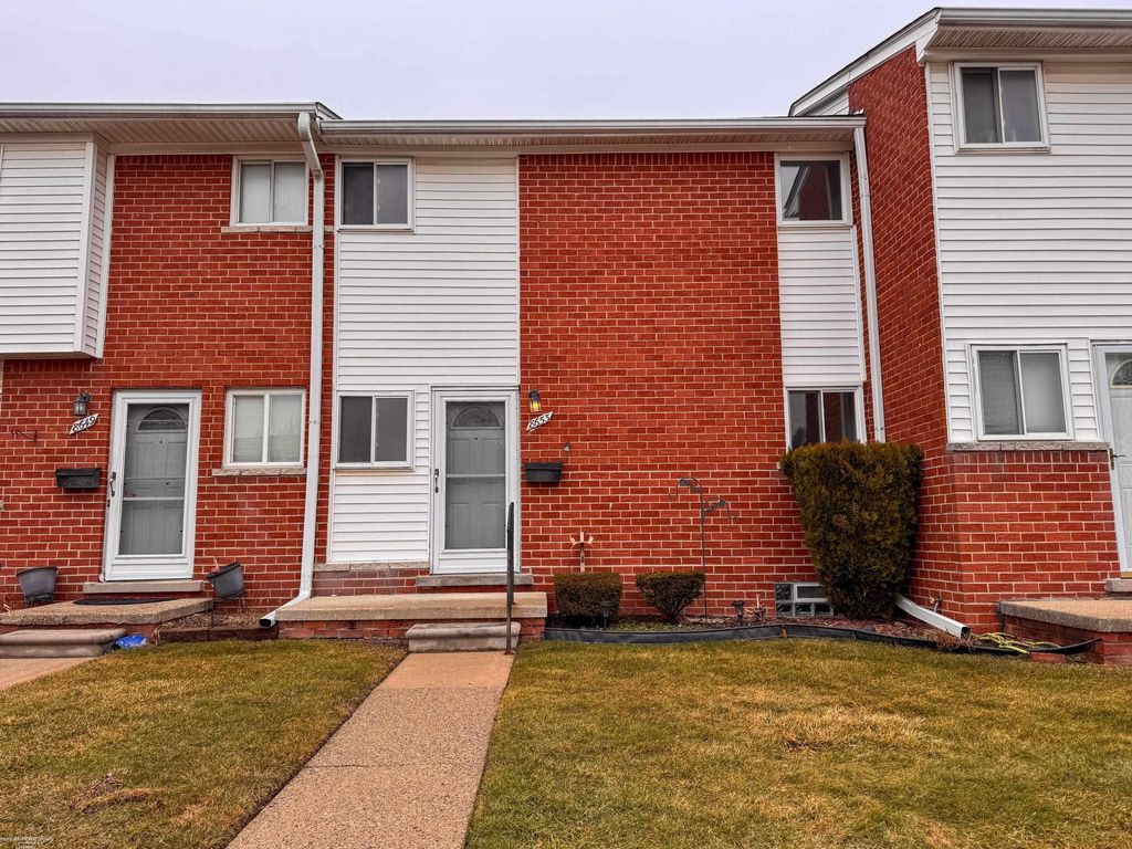 8653 Sterling Street, Center Line, MI 48015