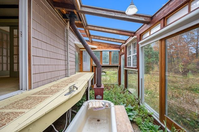 231 Chamberlain Hill Rd, Barre, MA 01005