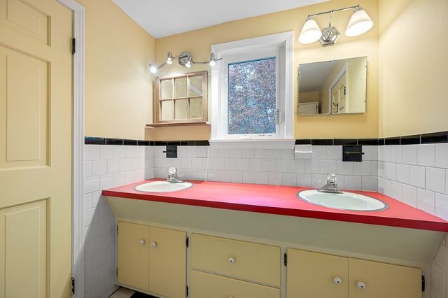 231 Chamberlain Hill Rd, Barre, MA 01005