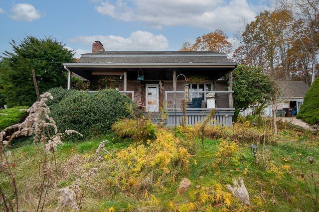 231 Chamberlain Hill Rd, Barre, MA 01005