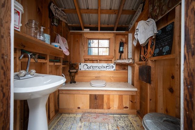 231 Chamberlain Hill Rd, Barre, MA 01005