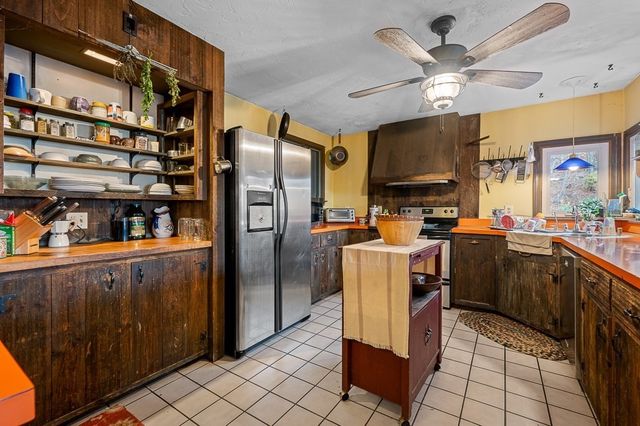 231 Chamberlain Hill Rd, Barre, MA 01005