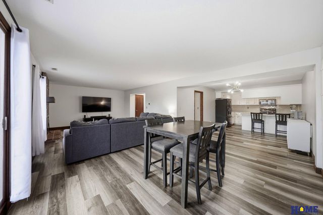 1406 Janice Court, Lincoln, NE 68506