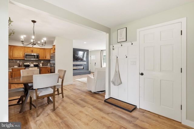 95 CARDINAL RD, Levittown, PA 19057