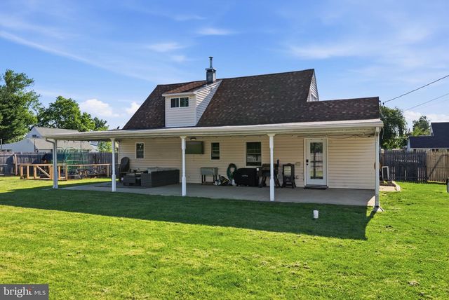 95 CARDINAL RD, Levittown, PA 19057