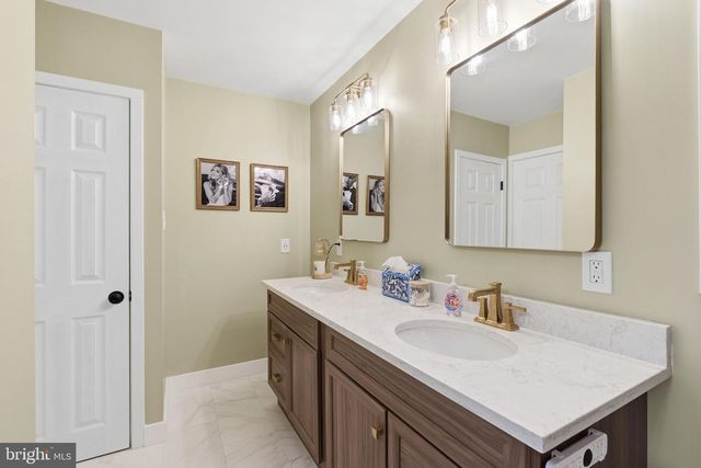 95 CARDINAL RD, Levittown, PA 19057