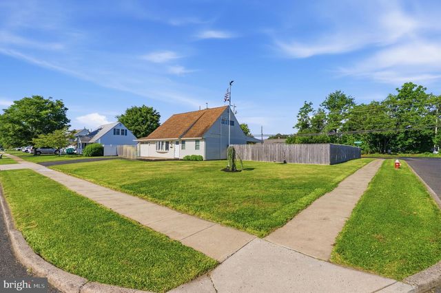 95 CARDINAL RD, Levittown, PA 19057