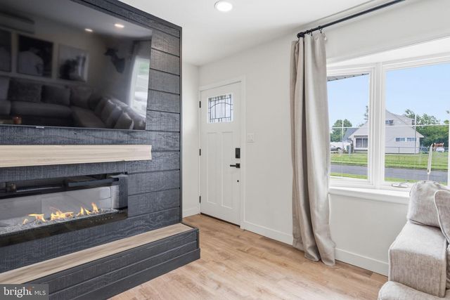 95 CARDINAL RD, Levittown, PA 19057