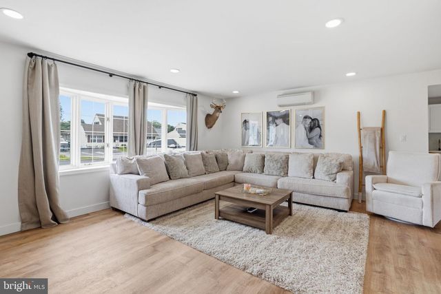95 CARDINAL RD, Levittown, PA 19057