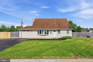 95 CARDINAL RD, Levittown, PA 19057