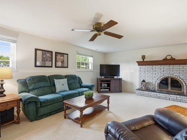2504 Golden Shores Court, Fenton Charter Township, MI 48430