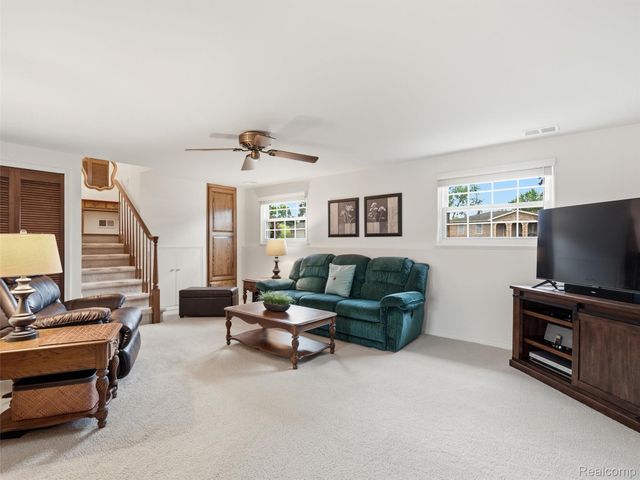 2504 Golden Shores Court, Fenton Charter Township, MI 48430