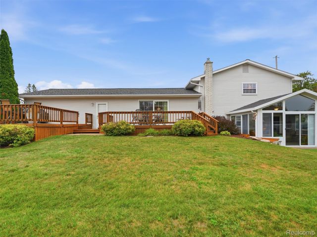 2504 Golden Shores Court, Fenton Charter Township, MI 48430