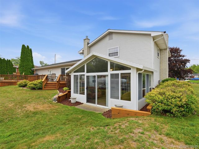 2504 Golden Shores Court, Fenton Charter Township, MI 48430