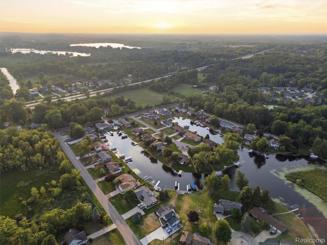 2504 Golden Shores Court, Fenton Charter Township, MI 48430