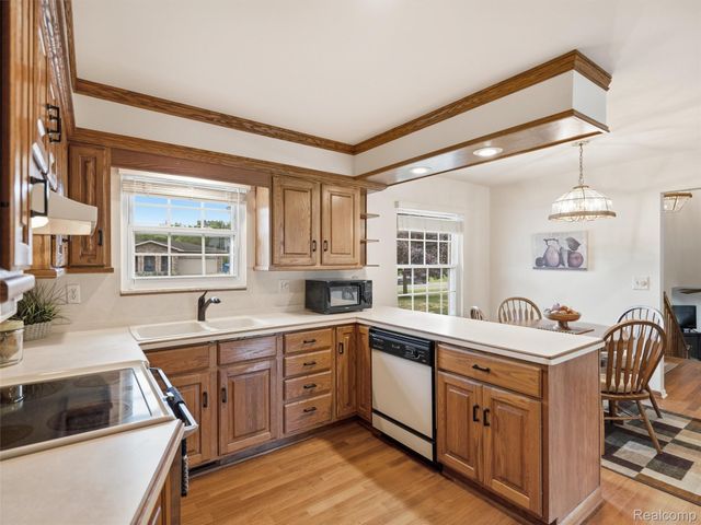 2504 Golden Shores Court, Fenton Charter Township, MI 48430