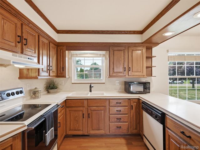 2504 Golden Shores Court, Fenton Charter Township, MI 48430
