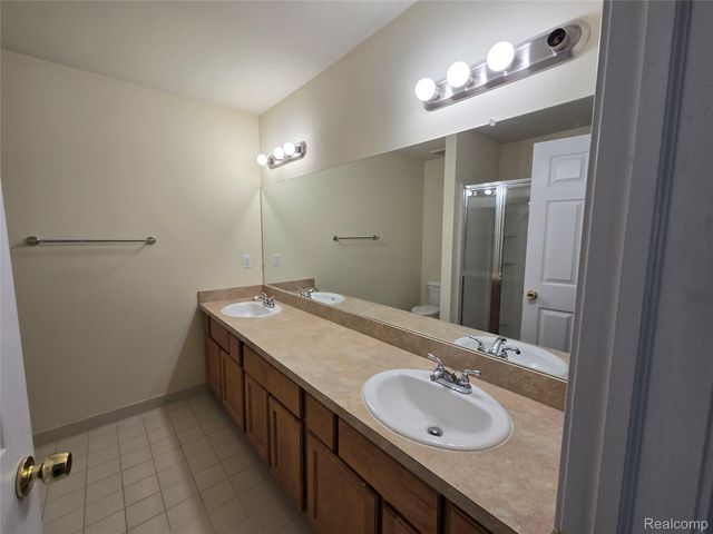 27635 Hidden Oaks Drive, Brownstown Charter Township, MI 48183