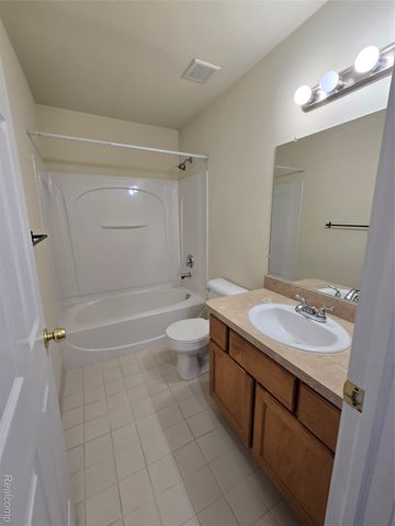 27635 Hidden Oaks Drive, Brownstown Charter Township, MI 48183